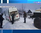 Накануне небесная канцелярия накрыла наш регион белым одеялом. Выпавший в большом количестве снег одним доставил радость, другим - неудобства