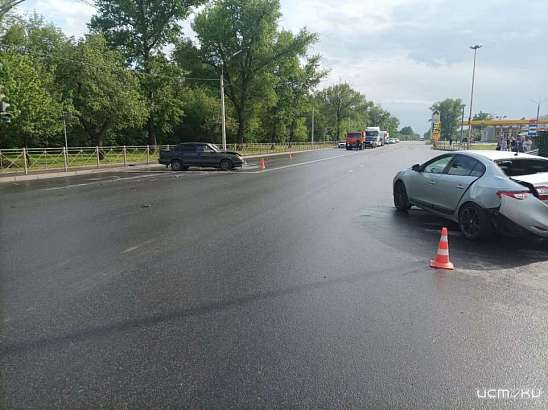 В Орле на Московском шоссе «Лада» въехала в иномарку