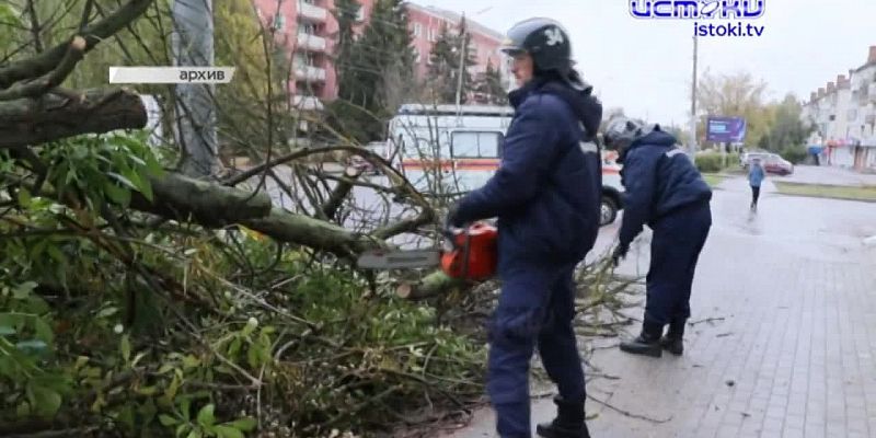 Экспресс-новости: еще одна чиновница пошла под суд, прокуратура проверит траты на строительство школ, а двое полицейских получили срок
