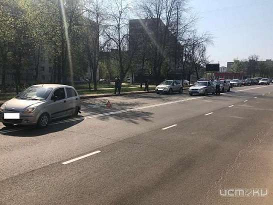 Две встречные иномарки не разъехались в центре Орла