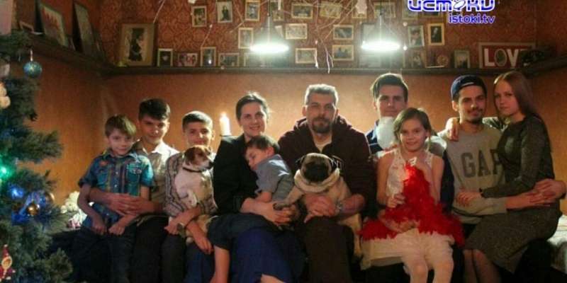 Серебряная свадьба не предел: орловские многодетные родители раскрыли секрет семейного счастья