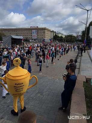 «Зарядка со звездой»: подняли тонус орловчан трое именитых спортсменов 