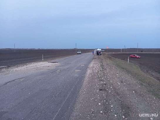 А на Орловщине автомобиль улетел в кювет и перевернулся, попав в яму на дороге