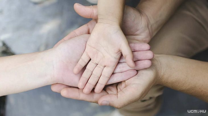 В Орле благодаря судебным приставам семья воссоединилась после лишения родительских прав