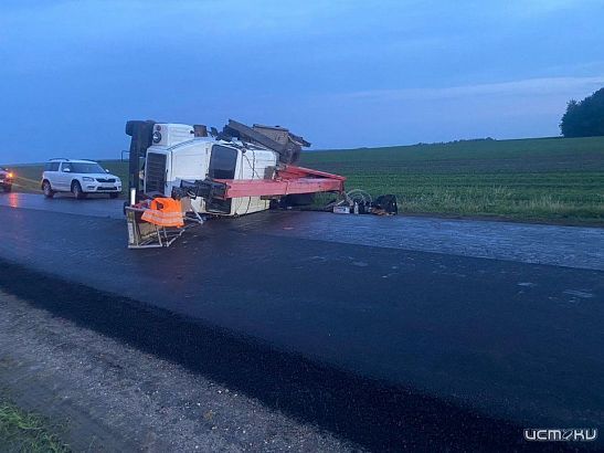 Под Орлом в перевернувшемся автокране пострадал мужчина Под Орлом в перевернувшемся автокране пострадал мужчина
