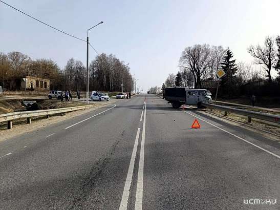 На трассе Орловщины столкнулись микроавтобус «Volkswagen» и грузовик «УАЗ»