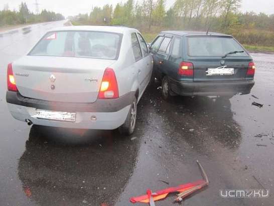 Две иномарки ранним утром не смогли разъехаться на орловской трассе