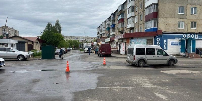 В Орле минивэн задним ходом наехал на 79-летнюю женщину В Орле минивэн задним ходом наехал на 79-летнюю женщину