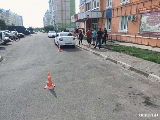 В спальном микрорайоне Зареченском автомобиль наехал на пешехода