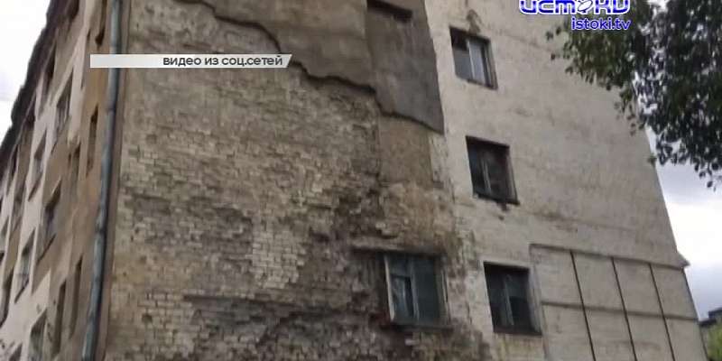 Жители аварийной многоэтажки на улице Металлургов обратились к прокурору, в Орле на видео попала кража решетки с ливневки, а орловчане и не только вст...