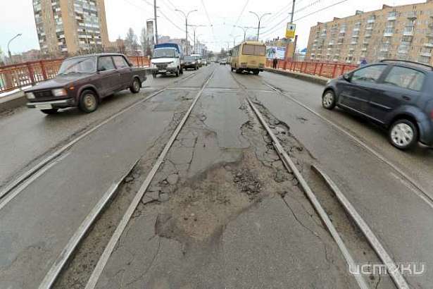 Движение на Красном мосту ограничили до 11 ноября