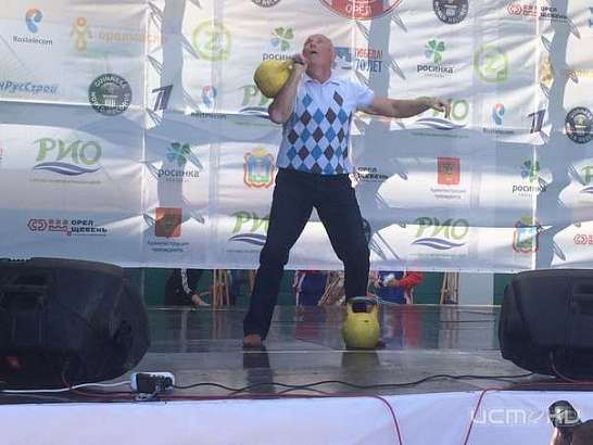 Поддержать "Рекорд Победы" приехали российские "звезды"