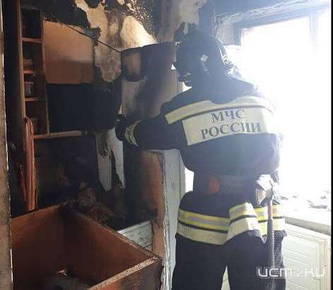 Из-за замыкания проводки в Верховском районе горел дом