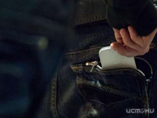 31-летний мужчина похитил телефон у своего знакомого