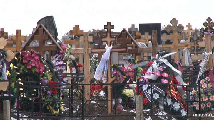 За торговлю местами на кладбищах в Орле осудили экс-чиновника и его банду 