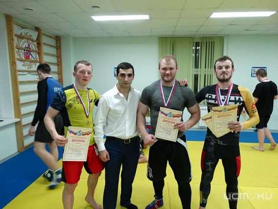 Орловские борцы в Курске завоевали три «золота» и «серебро»