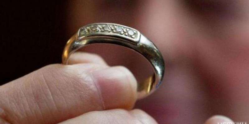 Орловские полицейские отобрали серебряное кольцо у похитителя и вернули его владельцу