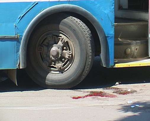 Троллейбус сбил пожилую женщину