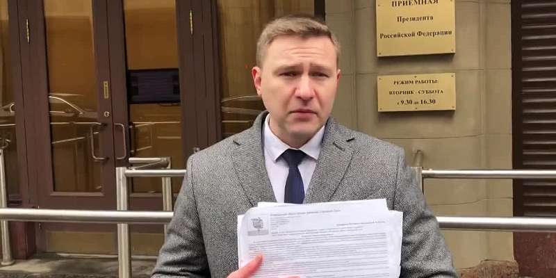 Орловчане передали подписи против завода напольных покрытий в приемную Путина
