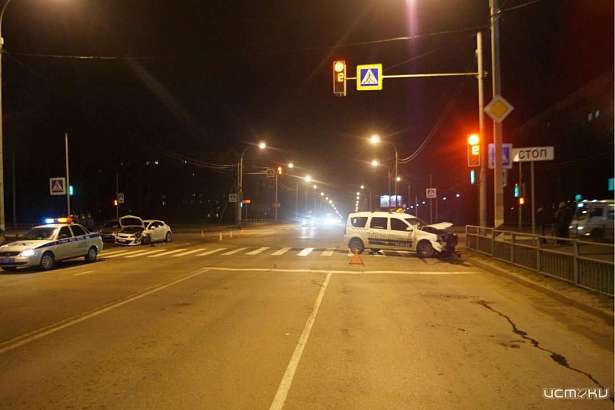 Не уступил: в Орле две легковушки не смогли мирно разъехаться на перекрестке