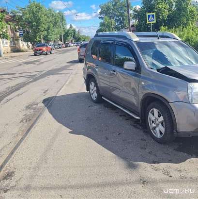 В Орле на нерегулируемом перекрестке не смогли разъехаться легковушка и кроссовер