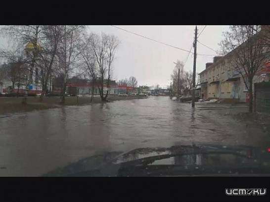 Орловчанин заснял потоп в 909-м квартале 