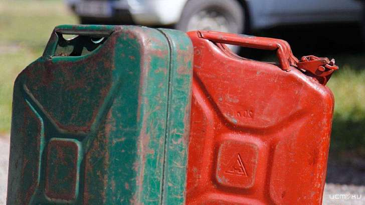 На Орловщине трактористы сливали топливо у собственного работодателя