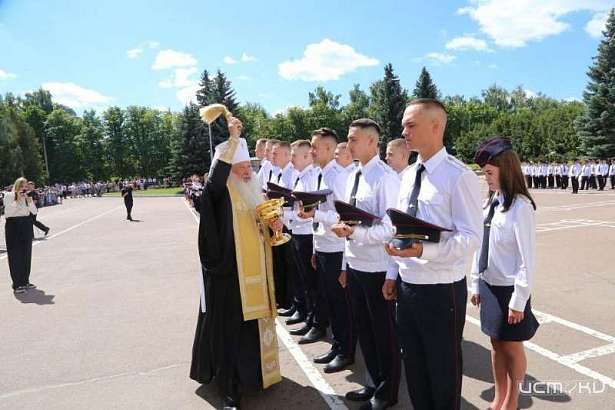 Архипастырь напутствовал выпускников ОрЮИ МВД России