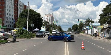 В Орле на улице Полесской водитель “Ниссана” при повороте столкнулась с мотоциклистом