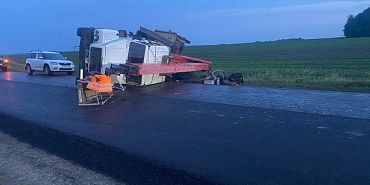 Под Орлом в перевернувшемся автокране пострадал мужчина