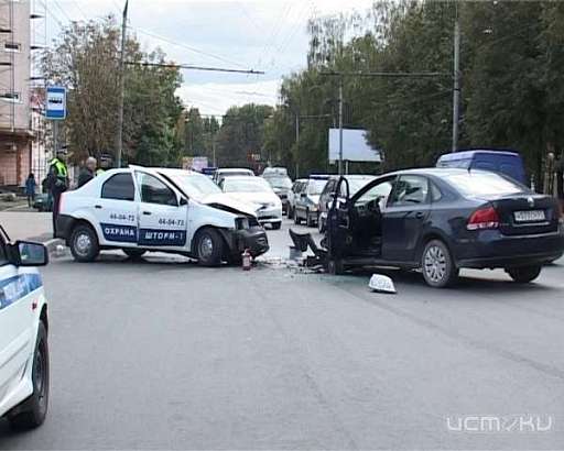 Тройное ДТП на Наугорском шоссе. Четверо пострадали. Подробности