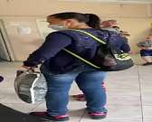 В Орле в детской поликлинике №3 дети вынуждены сидеть на полу, ожидая своей очереди на приём к хирургу