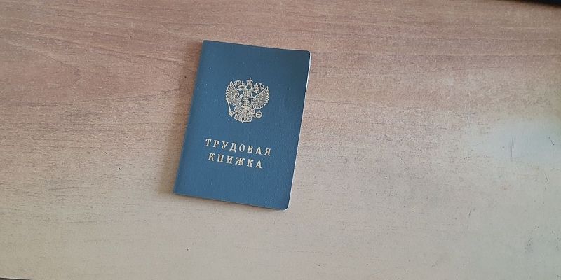 На сотрудника орловского предприятия упала стрела погрузчика