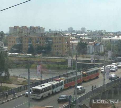 Транспортный коллапс на Красном мосту в Орле: столкнулись трамвай и две маршрутки