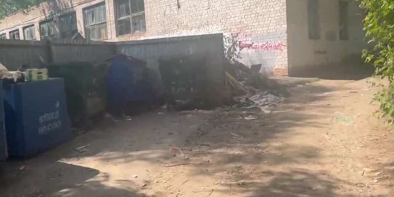 Экология в опасности. Территория у дома №252 по ул. Комсомольской в Орле превращается в несанкционированную свалку