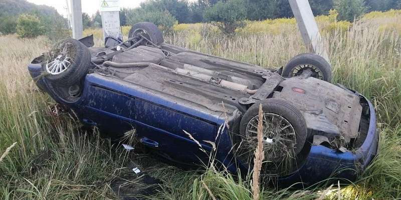 ДТП с переворотом: под Орлом спихнули с трассы «Шевроле»