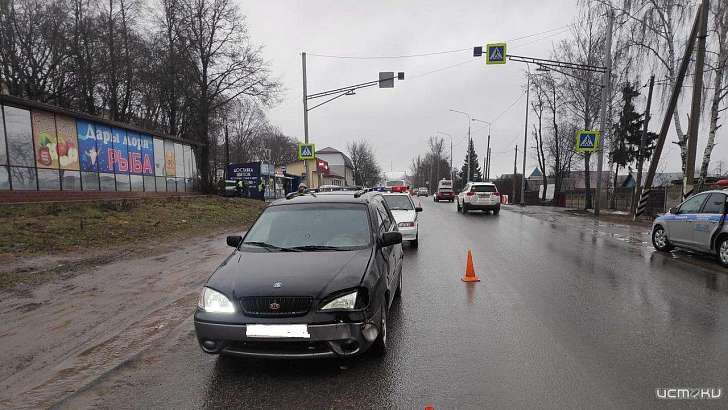 Под Орлом автомобилистка сбила на зебре девушку 