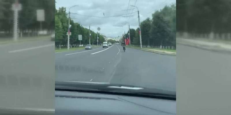 Видео: мотоциклист устроил каскадерское шоу на дорогах Орла