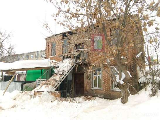 В Орле осыпалась кирпичная кладка вековой двухэтажки 