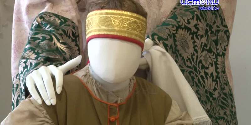 В краеведческом музее можно наглядно увидеть, как одевались орловчане в 16 и 17 веках. Там работает выставка «Эскиз к проекту «Орёл времён минувших…»