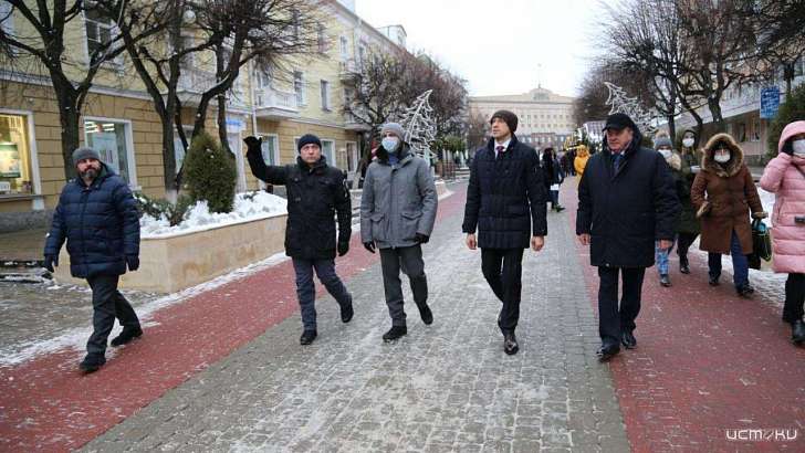 Новый год в масках: орловский губернатор лично проверил праздничные объекты 