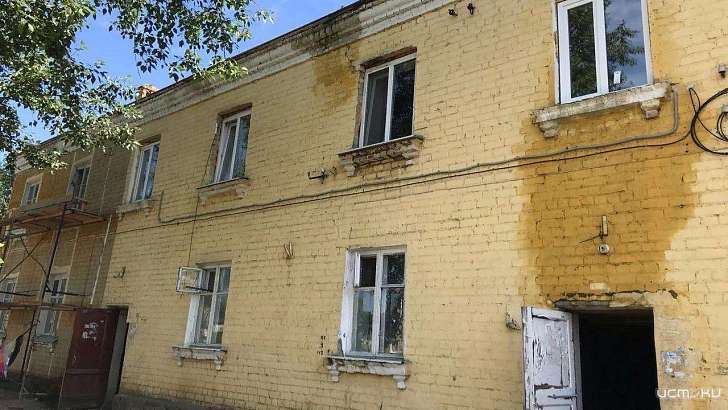 Без крыши над головой: в Орле бросили дом в разгар капремонта