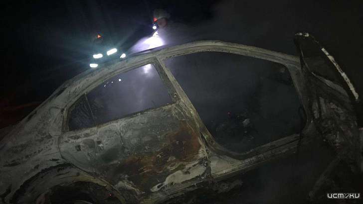 На трассе М-2 «Крым» в Орловской области выгорела «Мазда»