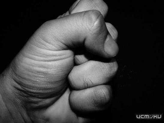 В доме на ул. Зеленина в Орле едва не убили мужчину