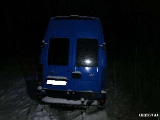 В снегопад с орловской трассы в кювет угодил автобус