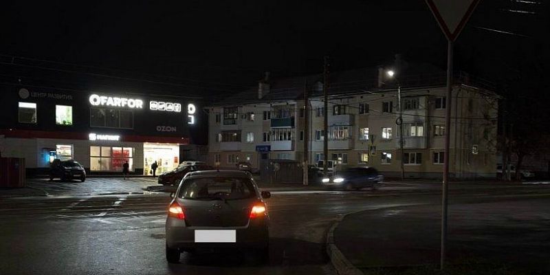 В Орле «Тойота» сбила пенсионерку на тротуаре