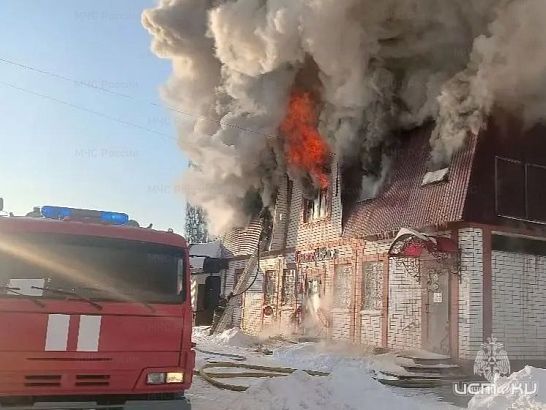 В Ливнах рисковали сгореть 2 магазина