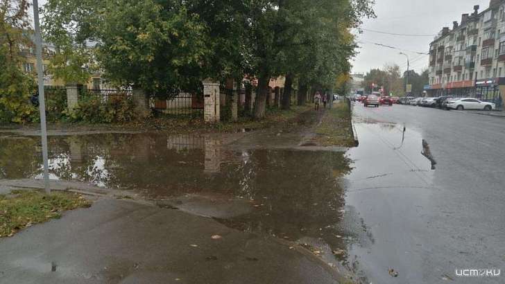 В мэрии Орла рассказали, как будут бороться с водной преградой возле школы № 24