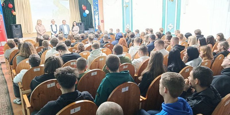 Студентов двух техникумов в Орловской области познакомили с основными железнодорожными профессиями