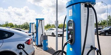 AC или DC: какая зарядная станция нужна именно вам в 2026 году